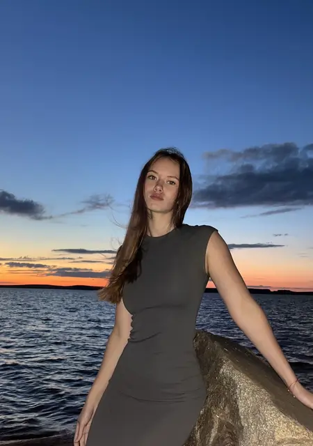 Я Катя, 18, знакомлюсь на одну ночь в Омске