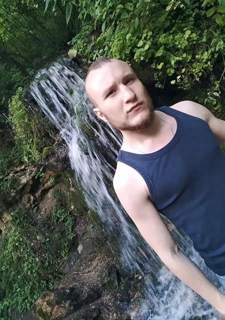 Артём из Серпухова, мне 36, познакомлюсь для приятного времяпровождения