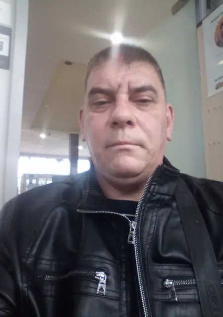 Александр из Шахт, мне 45, познакомлюсь на одну ночь
