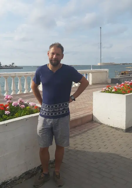 Семен из Киева, мне 44, познакомлюсь для приятного времяпровождения