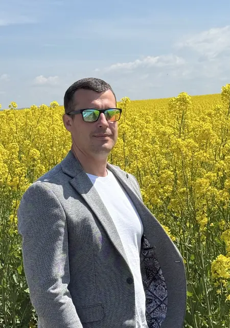 Юрий из Москвы, мне 38, познакомлюсь для приятного времяпровождения