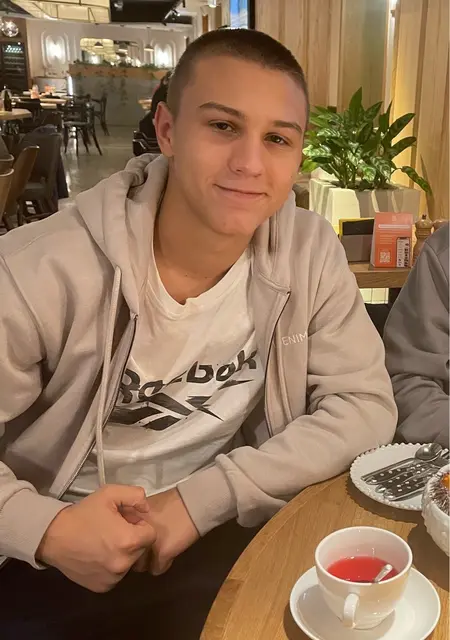 Я Александр, 18, из Ростова-на-Дону, ищу знакомство для вирта