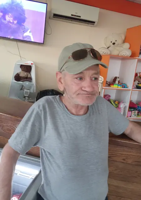 Рустем из Симферополя, мне 81, познакомлюсь на одну ночь