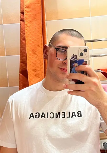 Паша из Смоленска, ищу на сайте знакомства на одну ночь