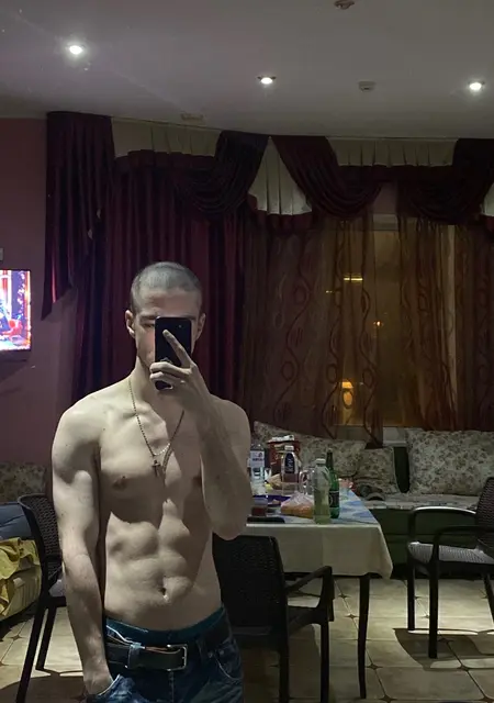 Вадим из Белгорода, мне 21, познакомлюсь для приятного времяпровождения