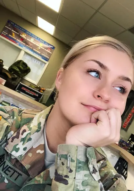 Я Sharonarnett, 39, знакомлюсь для постоянных отношений в Абакане