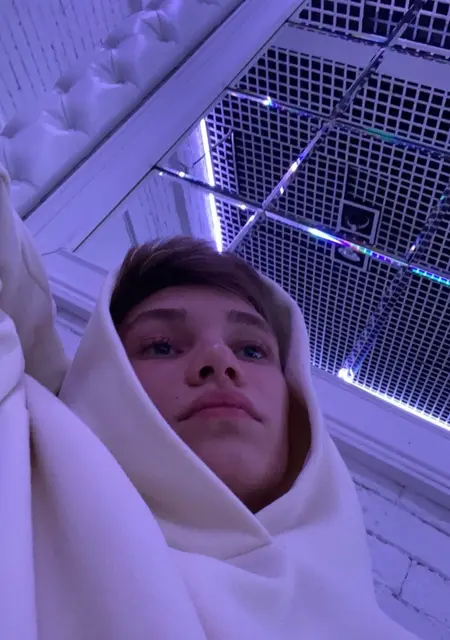 Никита из Красногорска, мне 22, познакомлюсь без обязательств