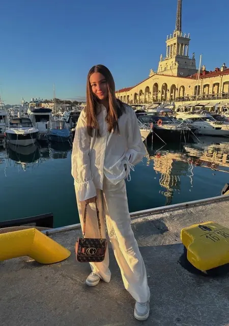 Я Кристина, 25, из Ярославля, ищу знакомство для постоянных отношений