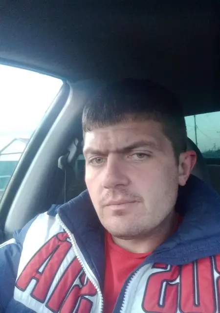 Я Сережа, 34, из Тихорецка, ищу знакомство для приятного времяпровождения