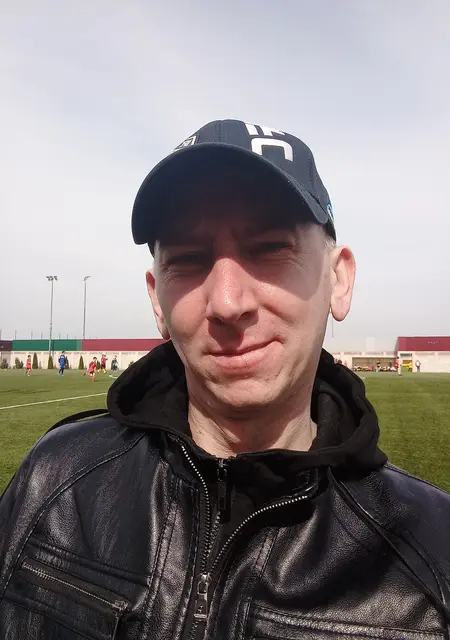 Евгений из Крымска, ищу на сайте знакомства без обязательств