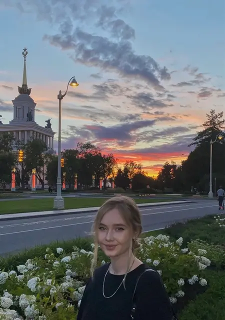 Я Яна, 25, знакомлюсь для открытые отношения в Москве
