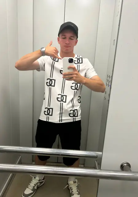 Сергей из Северска, мне 20, познакомлюсь на одну ночь