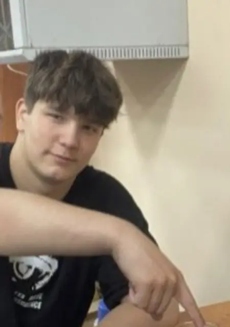 Я Влад, 18, из Хабаровска, ищу знакомство для открытые отношения