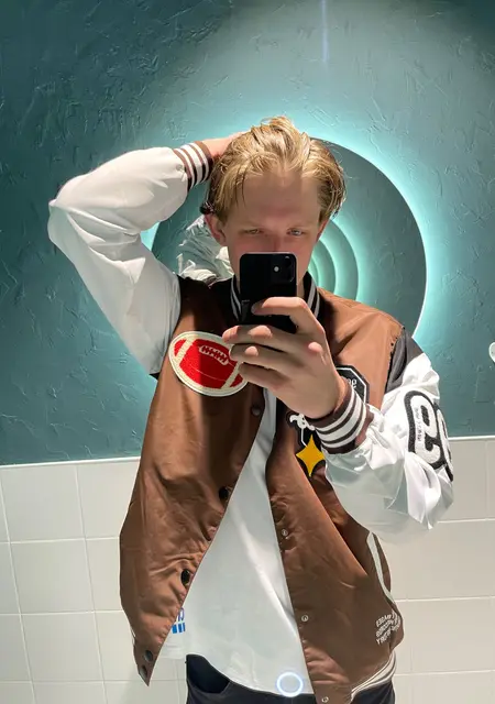 Я Миша, 21, знакомлюсь на одну ночь в Томске