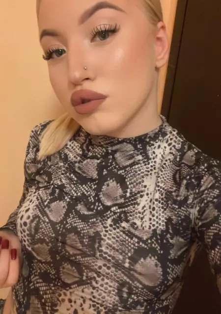 Я Алечка, 19, знакомлюсь для дружбы в Санкт-Петербурге