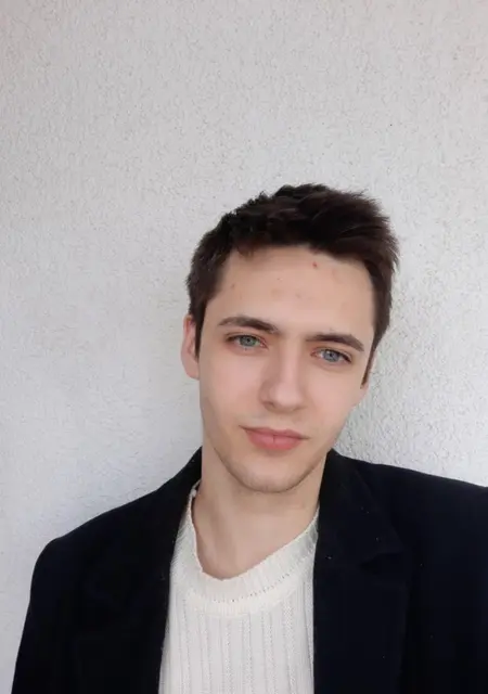 Я Артём, 22, из Москвы, ищу знакомства на одну ночь