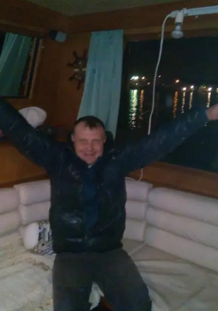 Саша из Южно-Сахалинска, ищу на сайте знакомства на одну ночь