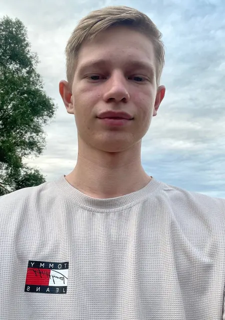 Егор из Балакова, мне 21, познакомлюсь без обязательств