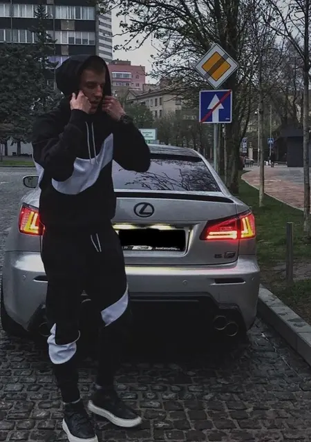 Алексей из Мытищ, мне 29, познакомлюсь для приятного времяпровождения