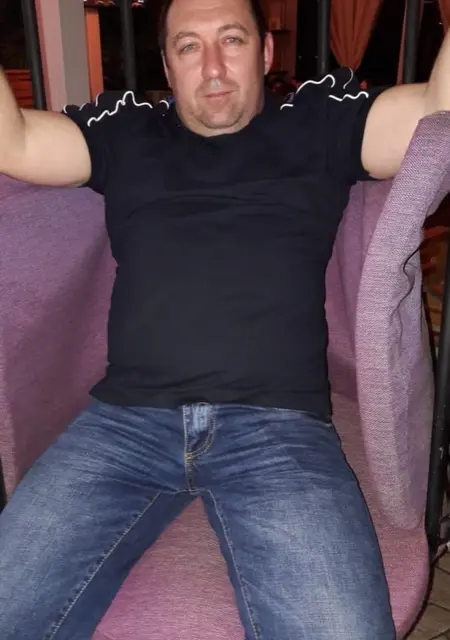 Я Виктор, 45, из Анапы, ищу знакомства на одну ночь