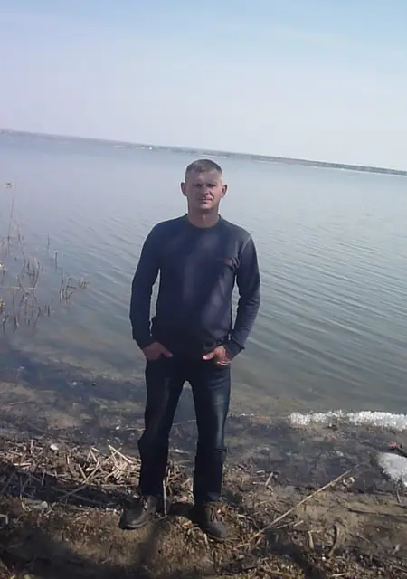 Александр из Старого Оскола, мне 48, познакомлюсь без обязательств