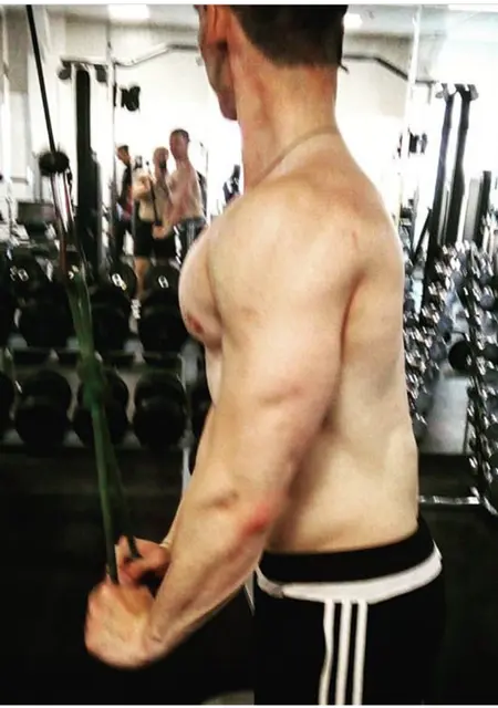 Антон из Пскова, мне 30, познакомлюсь на одну ночь