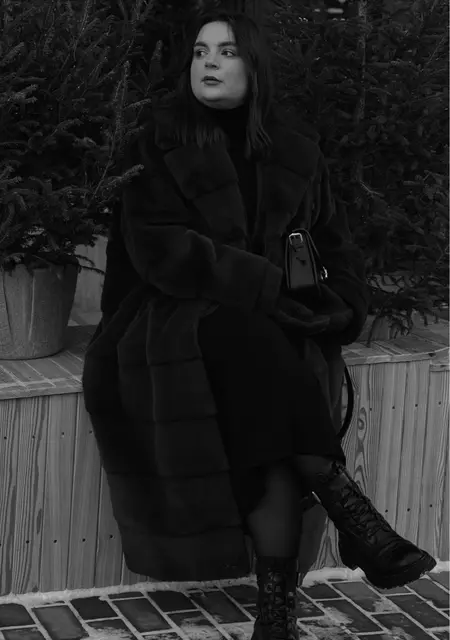 Я Кристина, 24, из Екатеринбурга, ищу знакомство для приятного времяпровождения