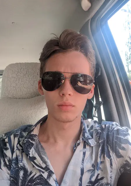 Кирилл из Перми, мне 21, познакомлюсь для приятного времяпровождения