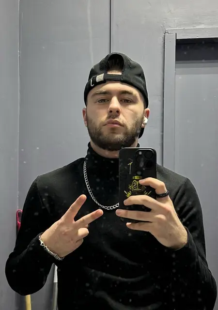 Я Слава, 19, из Сочи, ищу знакомства на одну ночь