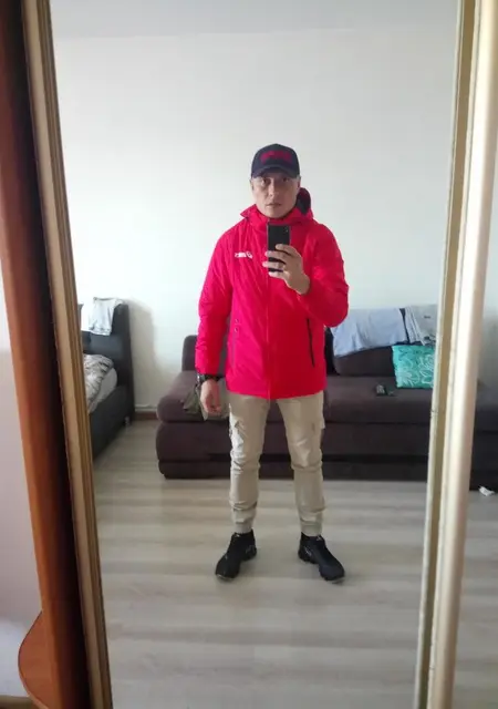 Дима из Свободного, мне 40, познакомлюсь на одну ночь