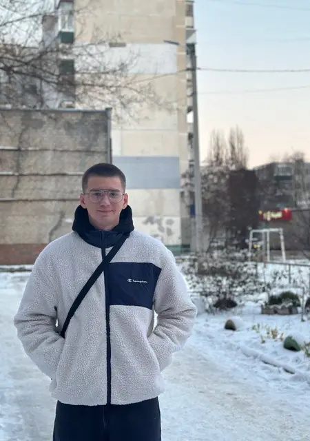 Я Кирилл, 21, из Курска, ищу знакомства на одну ночь