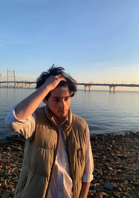 Я Рустам, 20, из Санкт-Петербурга, ищу знакомства на одну ночь