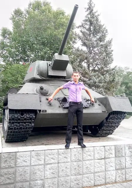 Максим из Каменска, мне 38, познакомлюсь на одну ночь