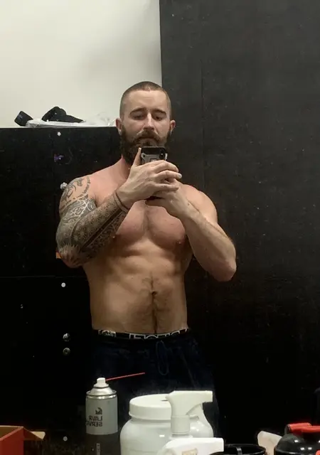 Влад из Симферополя, ищу на сайте знакомства на одну ночь