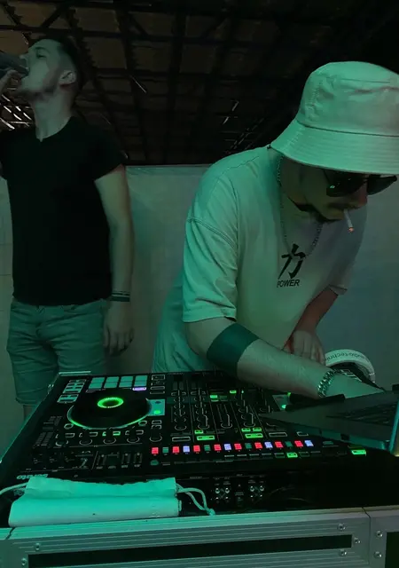 Nikita из Геленджика, ищу на сайте знакомства на одну ночь