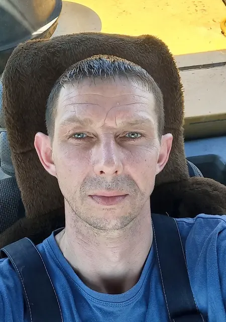 Я Сергей, 42, из Большого Камня, ищу знакомства без обязательств