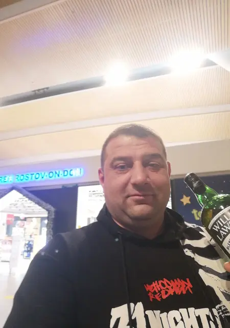 Саша из Воронежа, мне 43, познакомлюсь на одну ночь