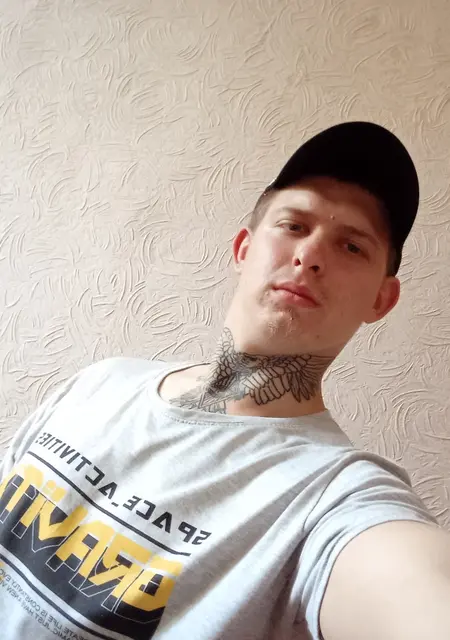 Я Алексей, 24, знакомлюсь без обязательств в Харькове