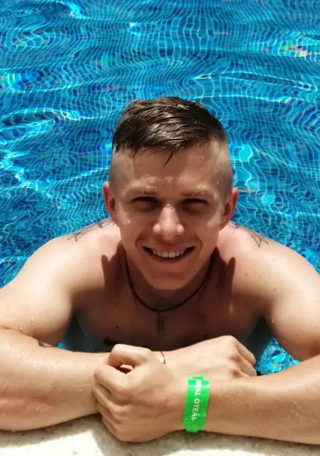 Антон из Новочеркасска, ищу на сайте знакомства на одну ночь