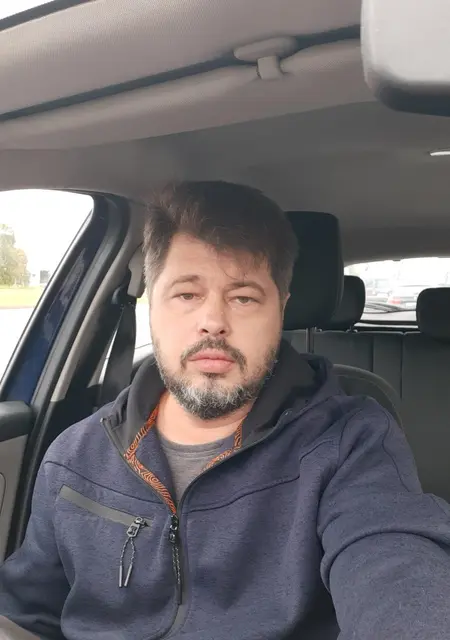 Юрий из Пскова, мне 48, познакомлюсь для приятного времяпровождения