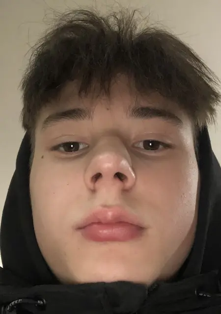 Я Никита, 21, из Саратова, ищу знакомство для приятного времяпровождения