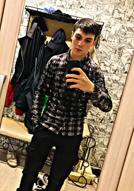 Илья из Пскова, ищу на сайте знакомства без обязательств