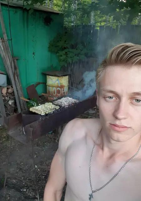 Я Егор, 24, знакомлюсь без обязательств в Омске