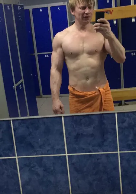 Виталий из Гатчины, ищу на сайте знакомства без обязательств