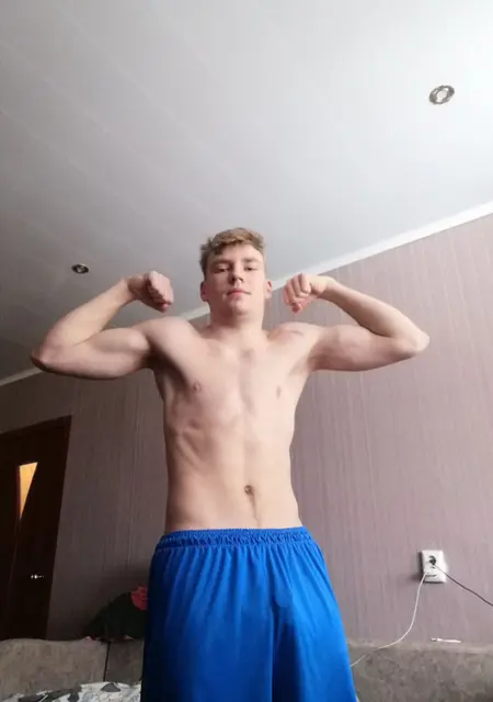 Я Александр, 21, из Тихвина, ищу знакомства без обязательств