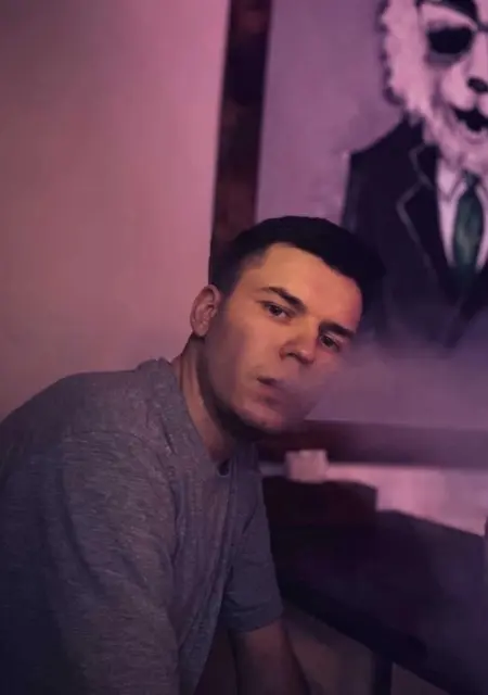 Семён из Великого Новгорода, мне 29, познакомлюсь для общения