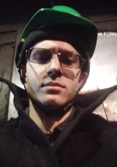 Я Дмитрий, 23, из Ульяновска, ищу знакомство для постоянных отношений