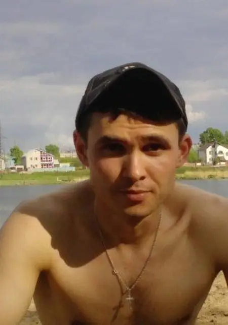 Я Игорь, 39, из Альметьевска, ищу знакомства без обязательств