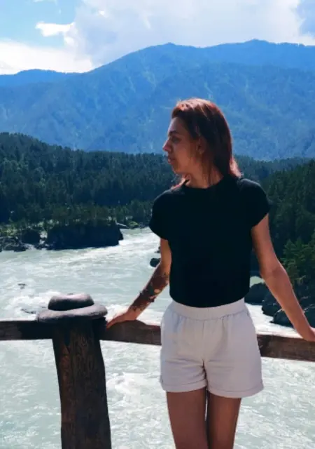 Юлия из Барнаула, мне 28, познакомлюсь на одну ночь