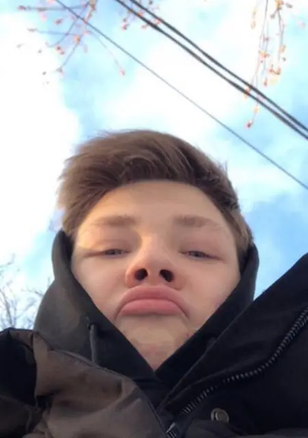 Я Максим, 20, из Санкт-Петербурга, ищу знакомство для постоянных отношений